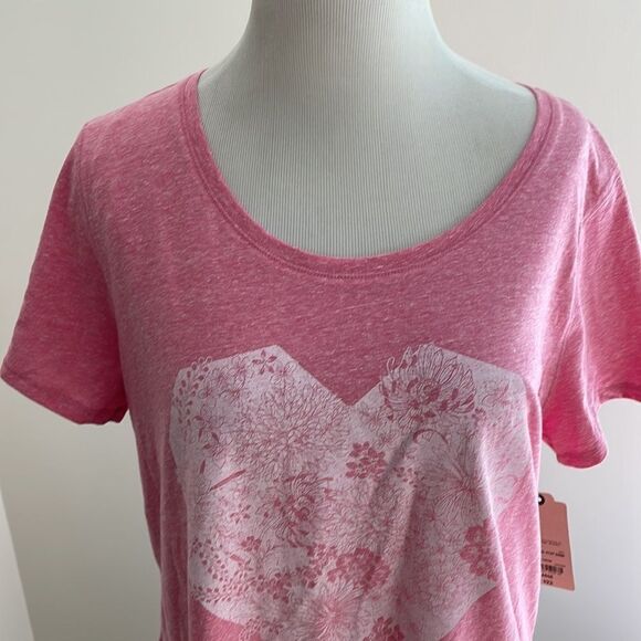 NWT pink T-shirt flowers in heart with keyhole opening on upper back size Large - Picture 3 of 9